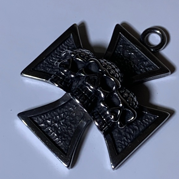 Silver skull pendant - Picture 2 of 4